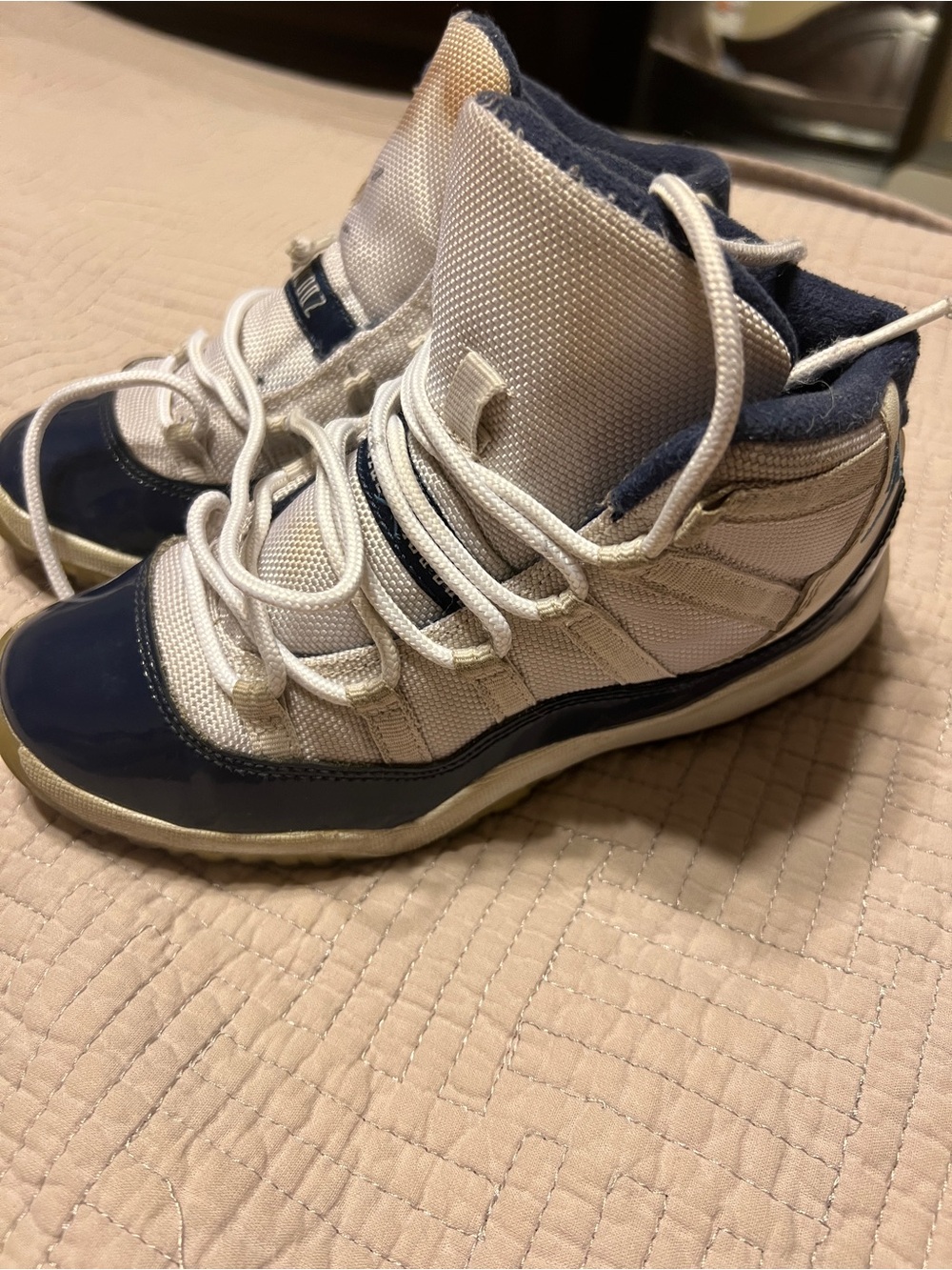 Retro Jordan 11 kids Navy Blue and White size 2
